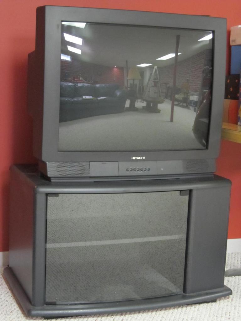 Auction Ohio Hitachi TV & Media Stand