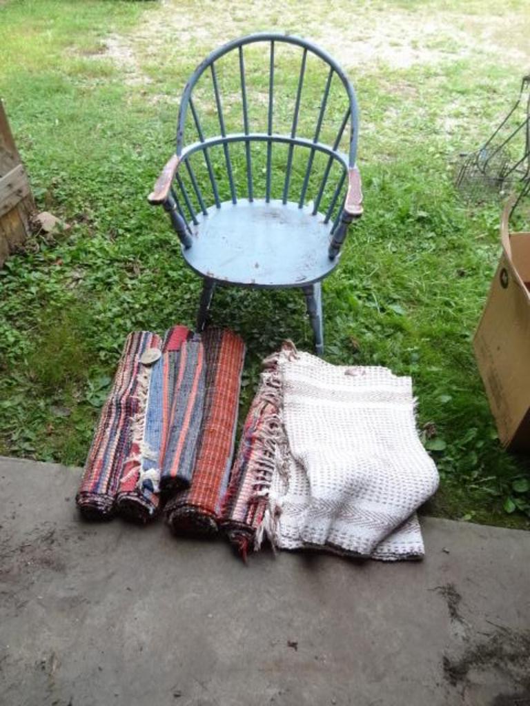 Auction Ohio Rocking Chair & Rugs