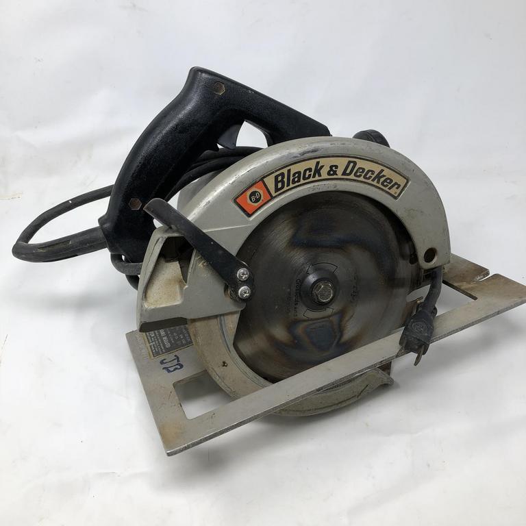 Auction Ohio BLACK DECKER HEAVY DUTY SAW