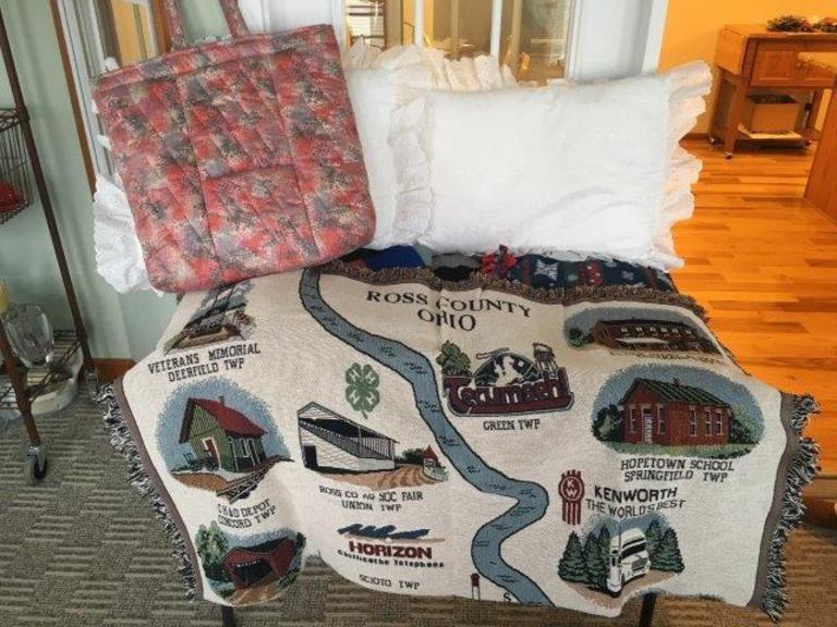 Auction Ohio BLANKETS & PILLOWS