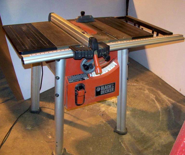 Auction Ohio Black and Decker Table Saw