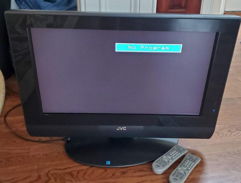 Auction Ohio JVC TV Screen