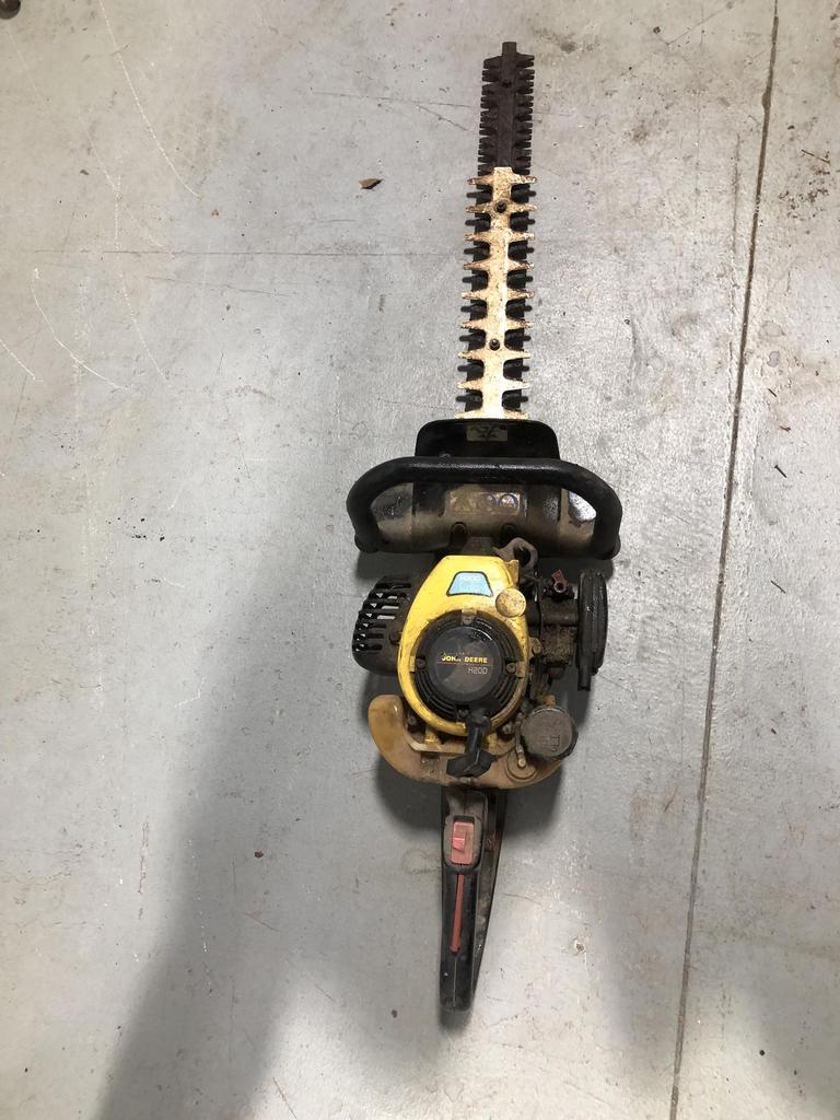 Auction Ohio JOHN DEERE HEDGE TRIMMER