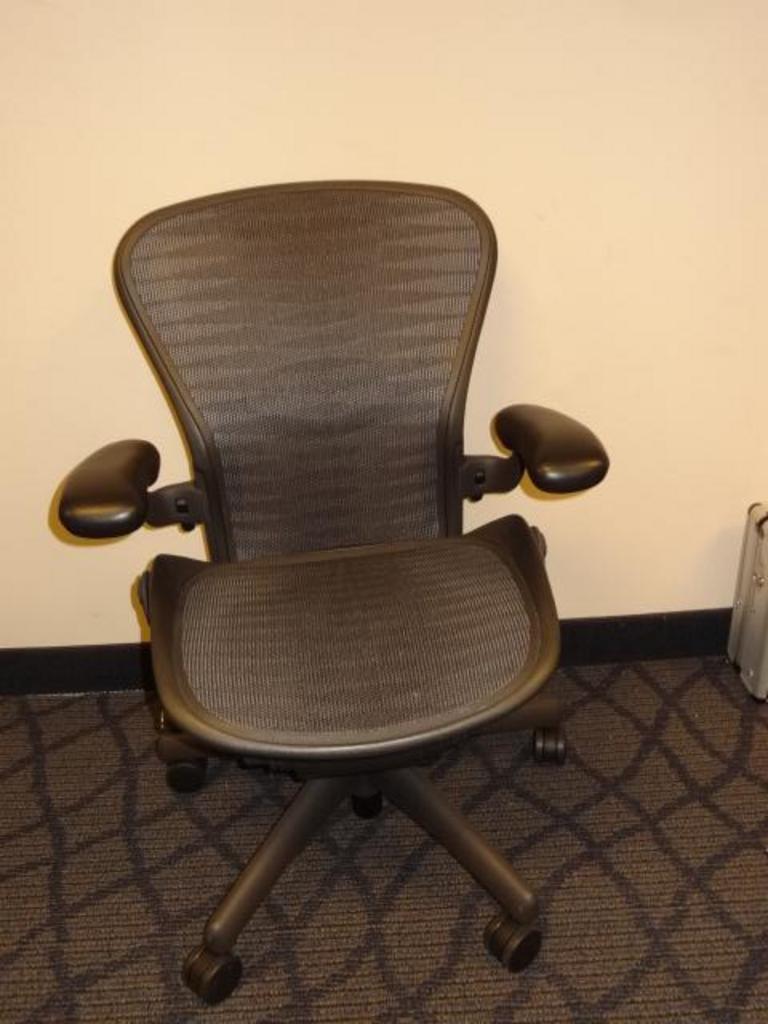 Auction Ohio Herman Miller Chair