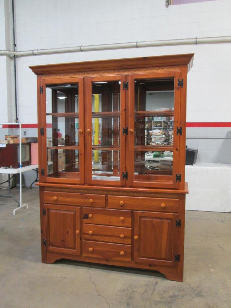 Auction Ohio Kincaid Hutch