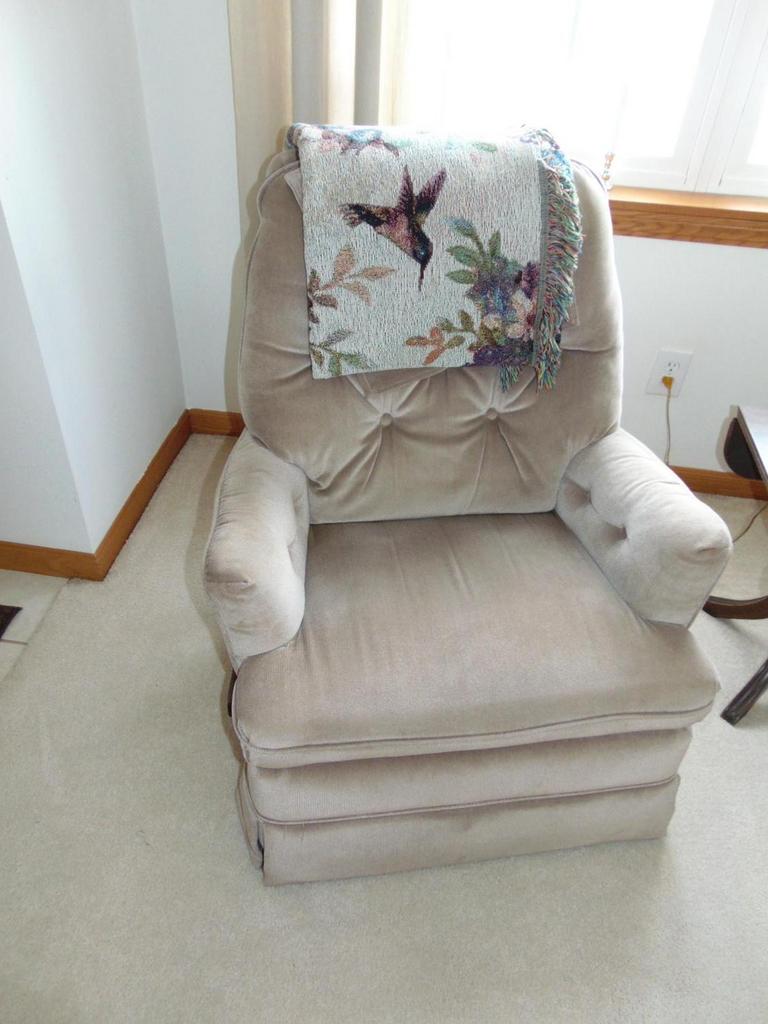 Auction Ohio Beige LazyBoy Recliner