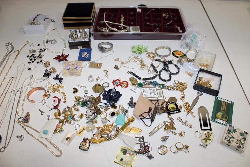 Auction Ohio Costumes Jewelry