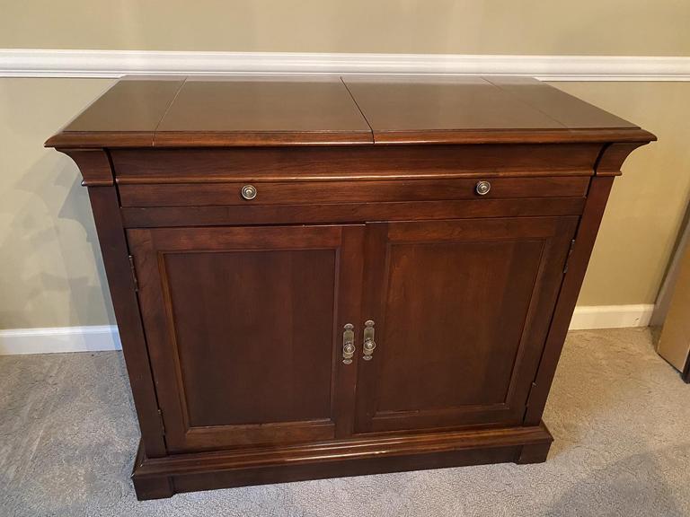 Auction Ohio Ethan Allen Bar