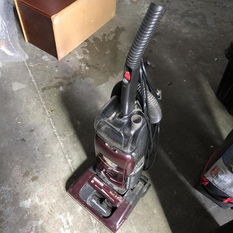 Auction Ohio HOOVER WIND TUNNEL VACUUM