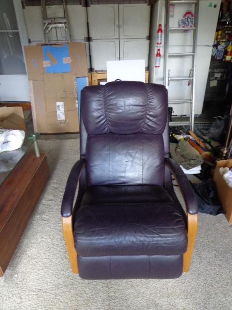 Auction Ohio LaZBoy Recliner