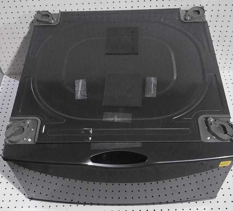 Auction Ohio 27” Samsung Washer Pedestal