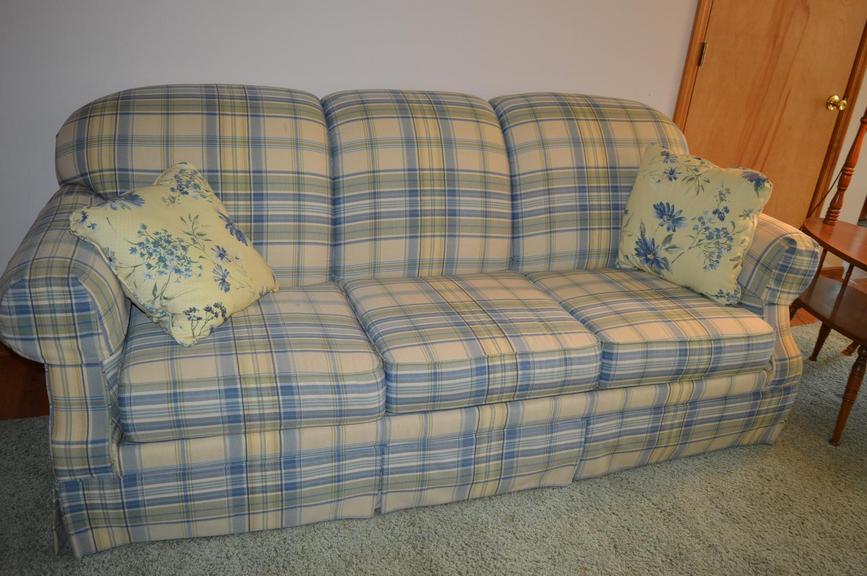 Auction Ohio Sofa Express sofa