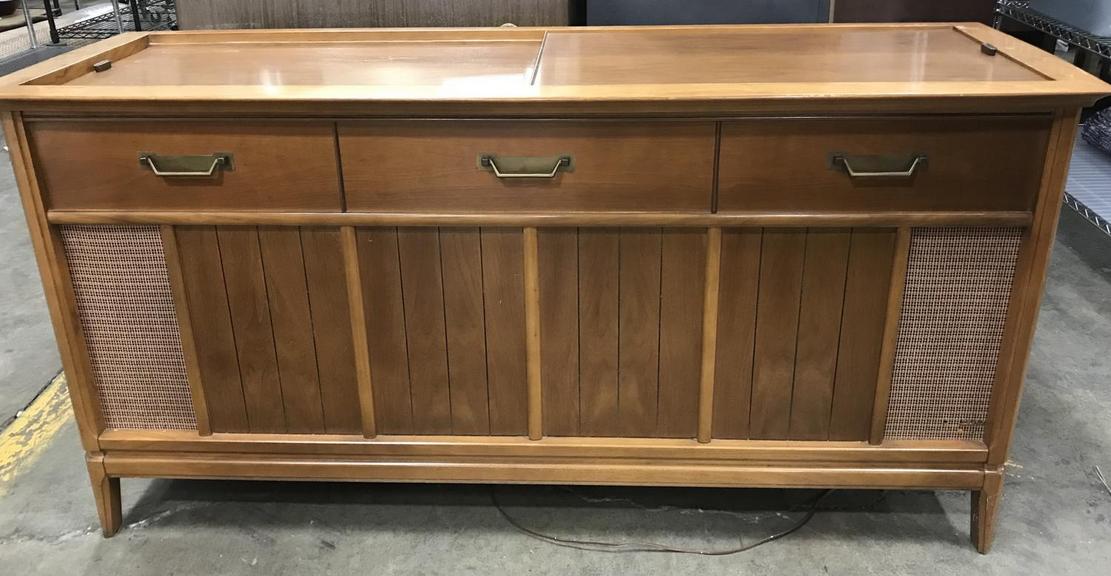 Auction Ohio Magnavox Stereo Console 1960's