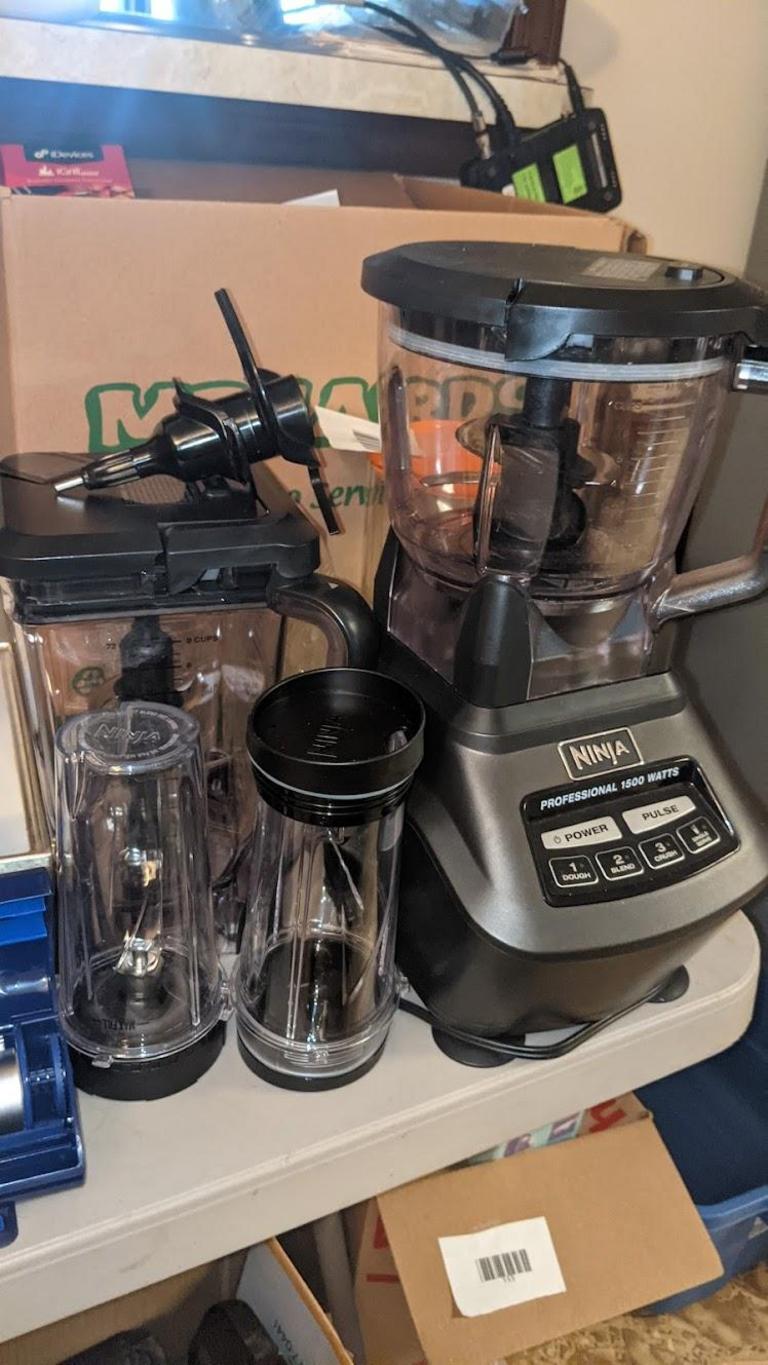 Auction Ohio Ninja blender and accessories