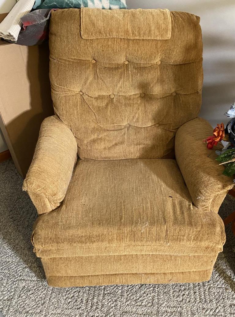 Auction Ohio La Z Boy Recliner