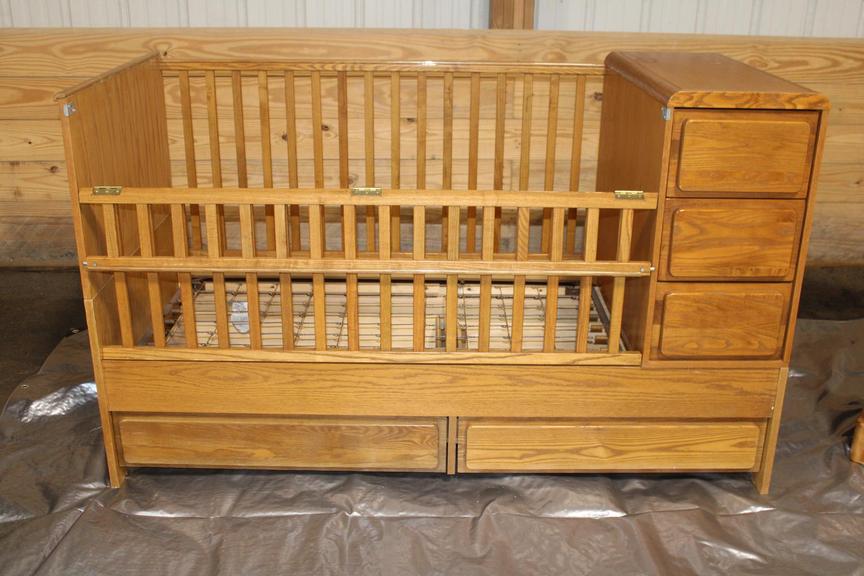 Auction Ohio Little Folks Crib/Toddler Bed