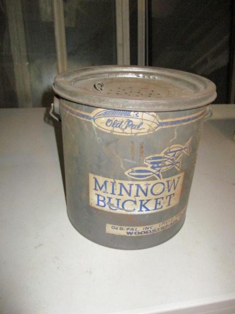 Auction Ohio Old Pal Minnow Bucket