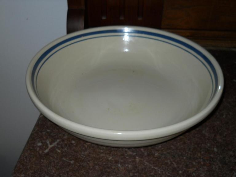 Auction Ohio Roseville bowl