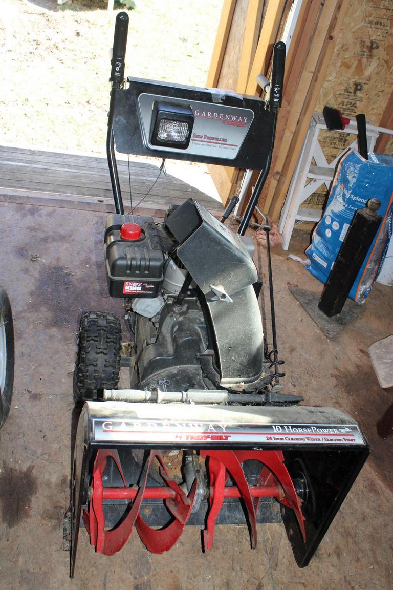 Auction Ohio Troy Bilt Snow Blower