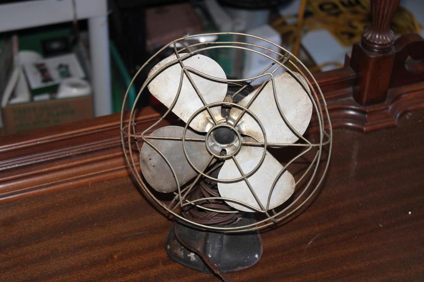 Auction Ohio Vintage Tabletop Fan