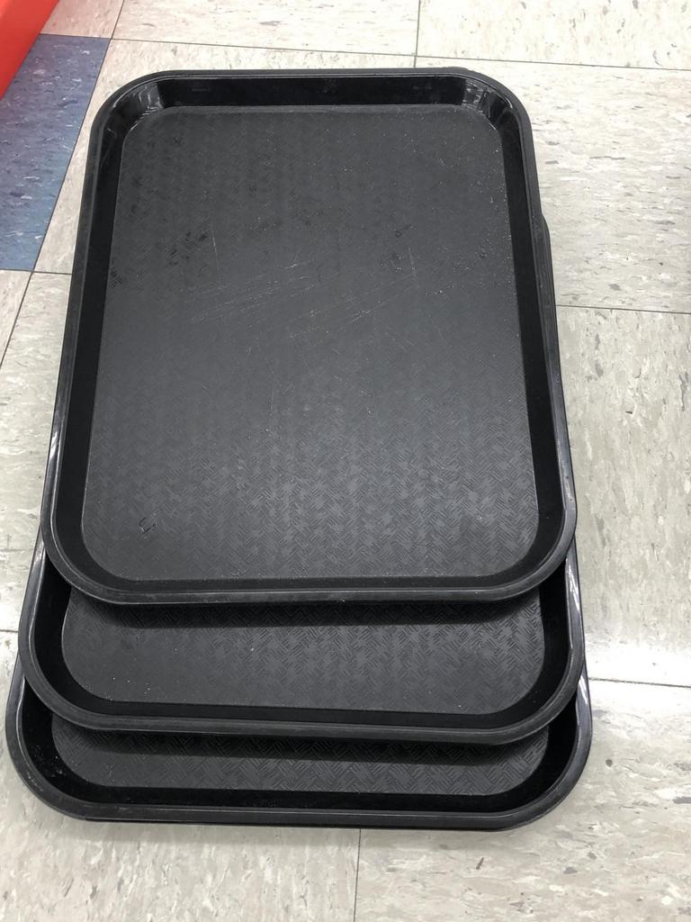 Auction Ohio Plastic Trays