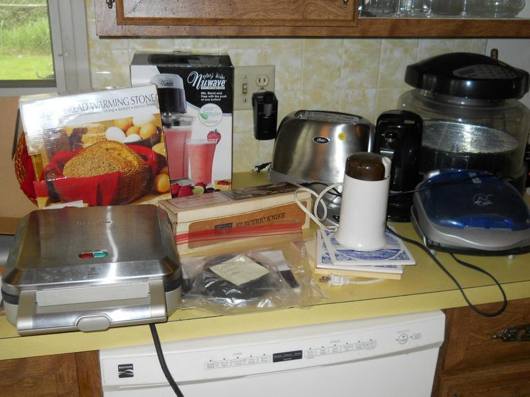 Auction Ohio Small appliance lot