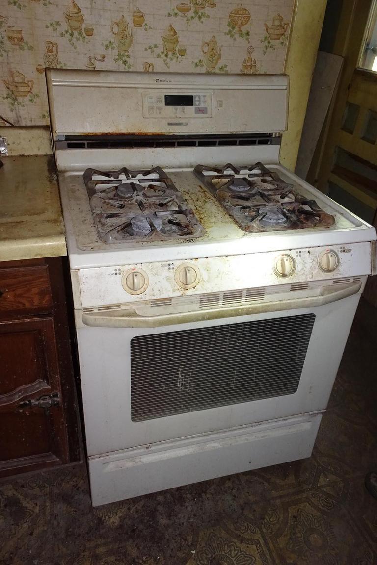 Auction Ohio MAYTAG GAS STOVE