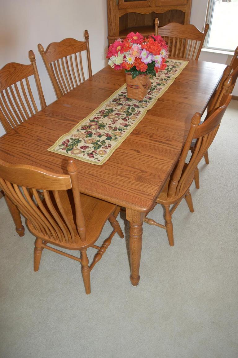 Auction Ohio Amish oak dining table/chairs