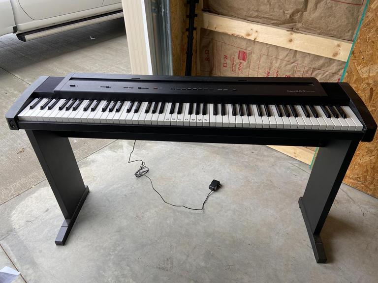 Auction Ohio Roland EP 9 Digital Piano
