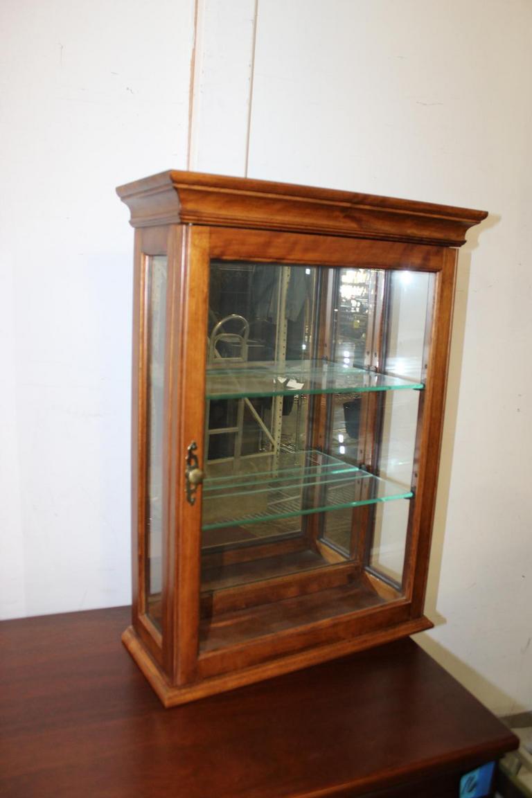 Auction Ohio Table Top Display