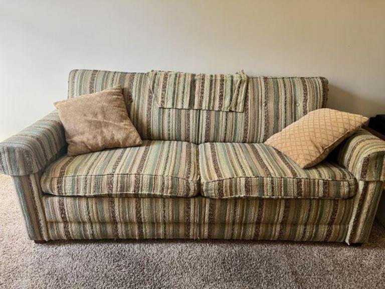 Auction Ohio Pull Out Couch