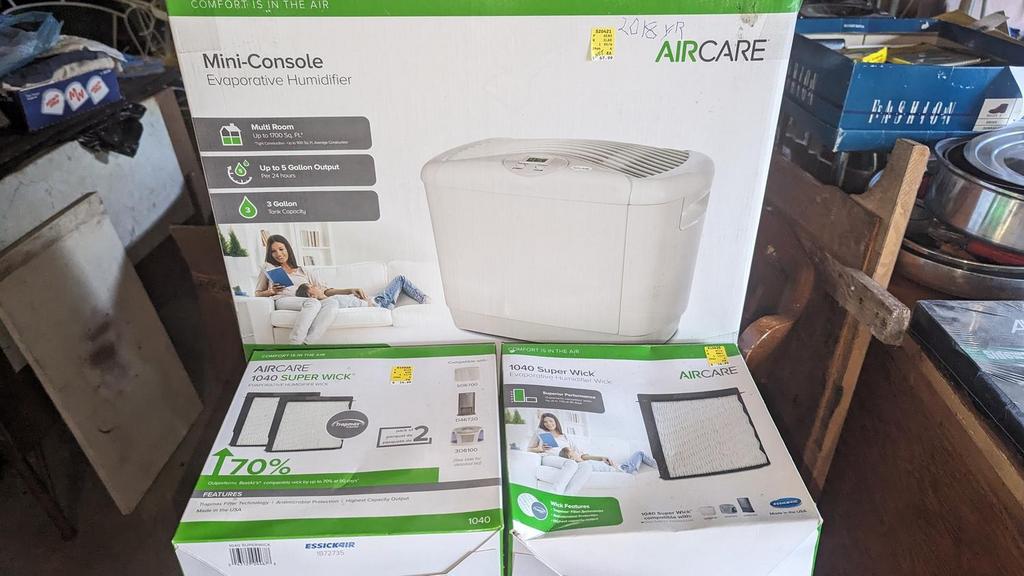 Auction Ohio Aircare humidifier