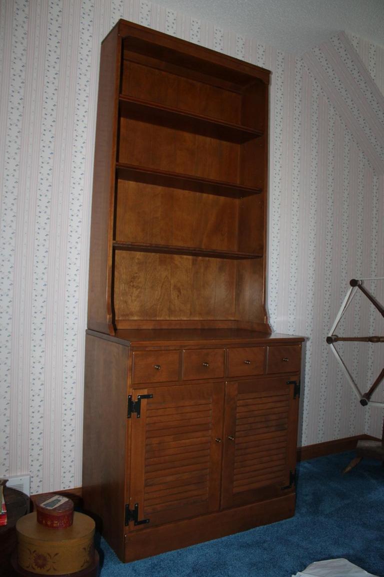 Auction Ohio Ethan Allen & Hutch