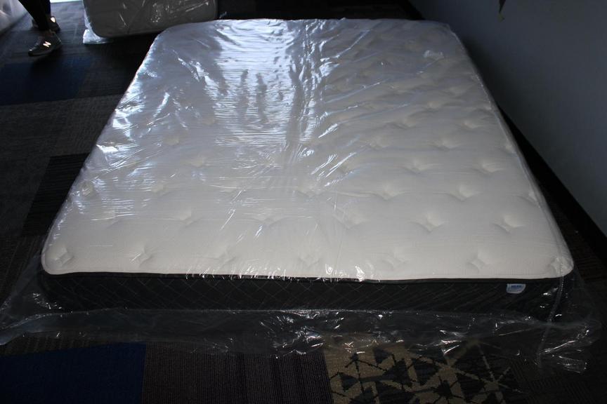 Auction Ohio Bear King Mattress