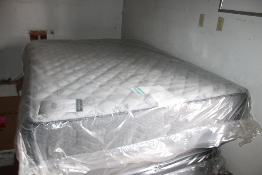 Auction Ohio Jamison Queen Mattress