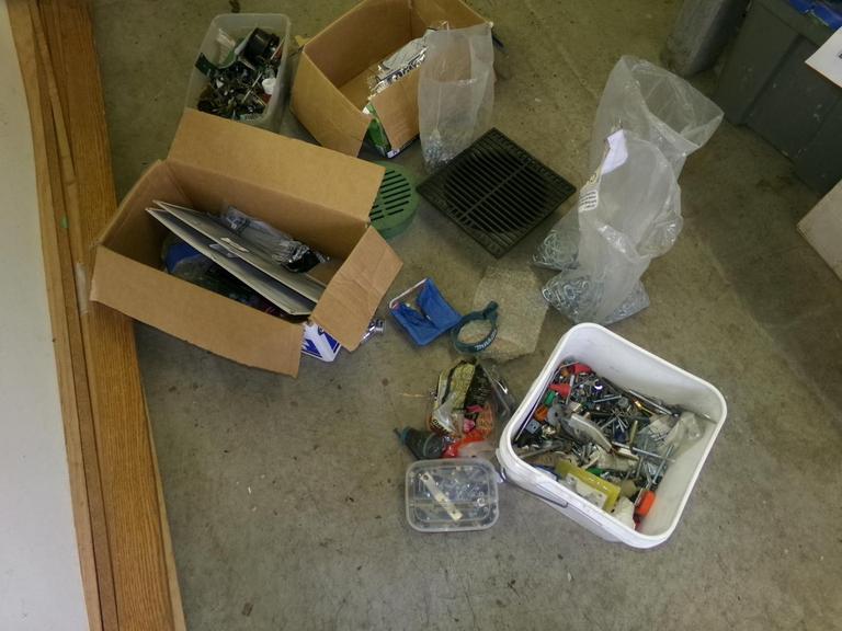 Auction Ohio Miss. Nuts/bolts