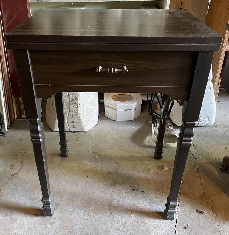 Auction Ohio White Sewing Machine