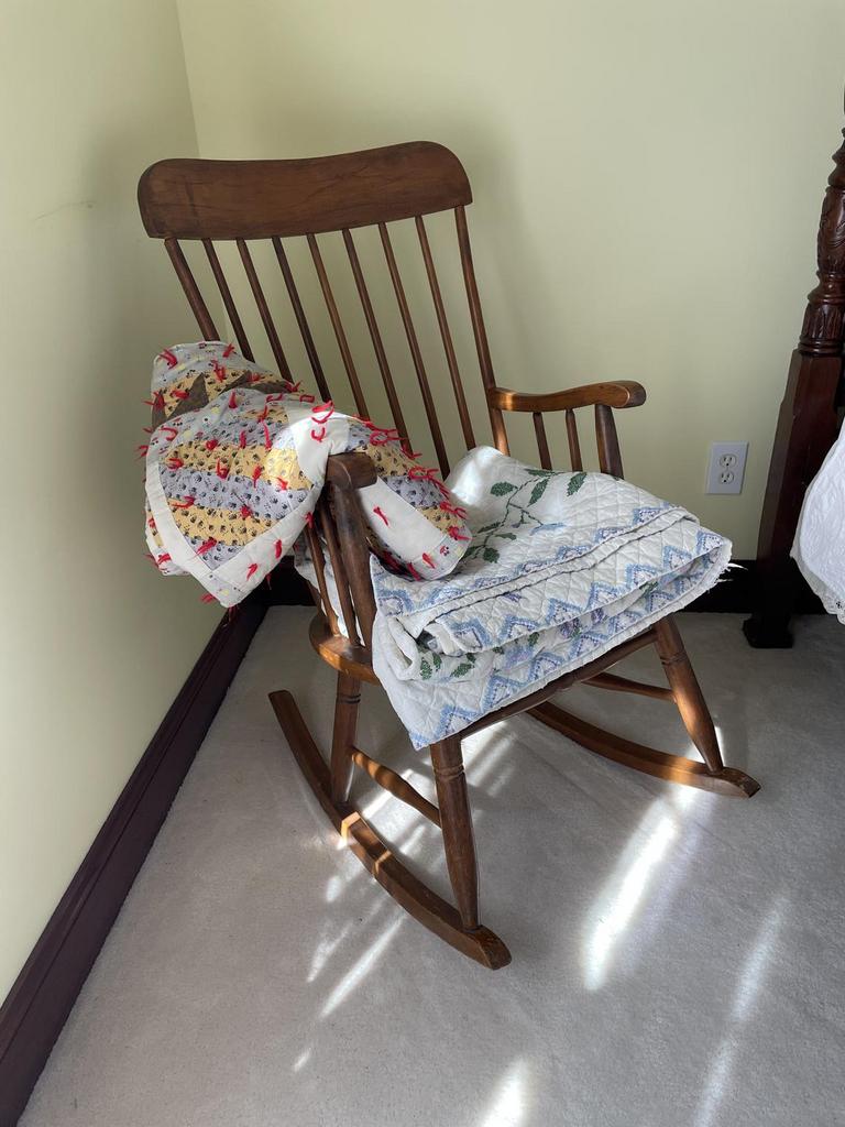 Auction Ohio rocking Chair & Quilts