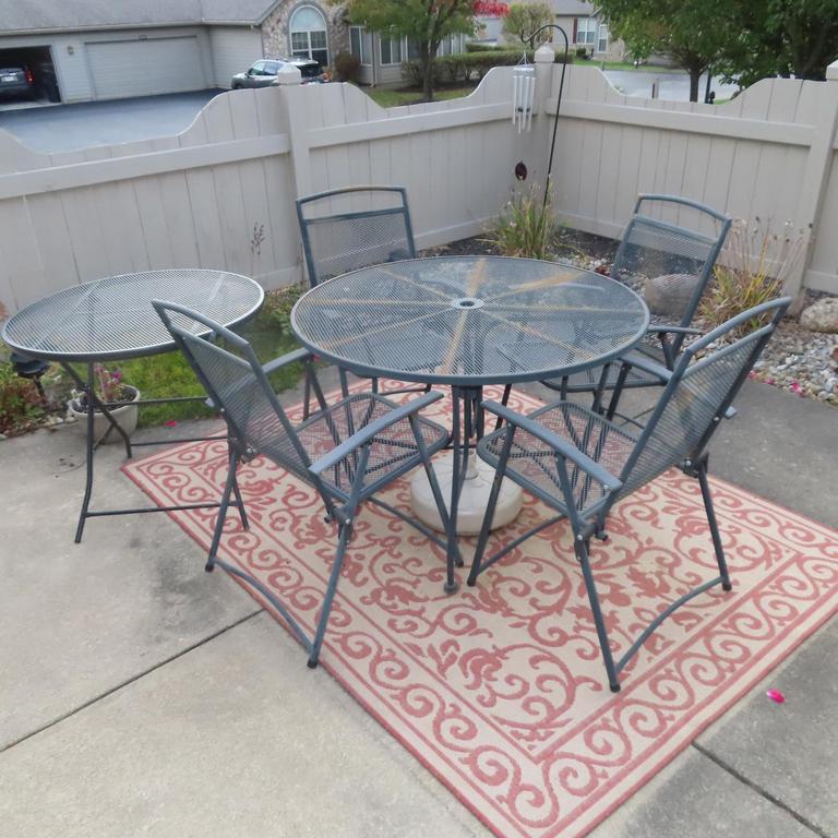 Auction Ohio Patio Furniture & Rug
