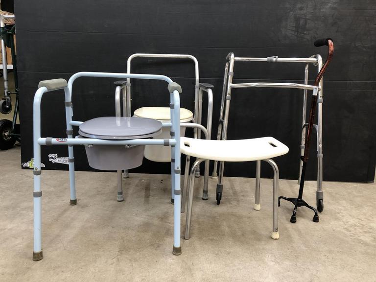 Auction Ohio Potty Chairs/Shower Bench