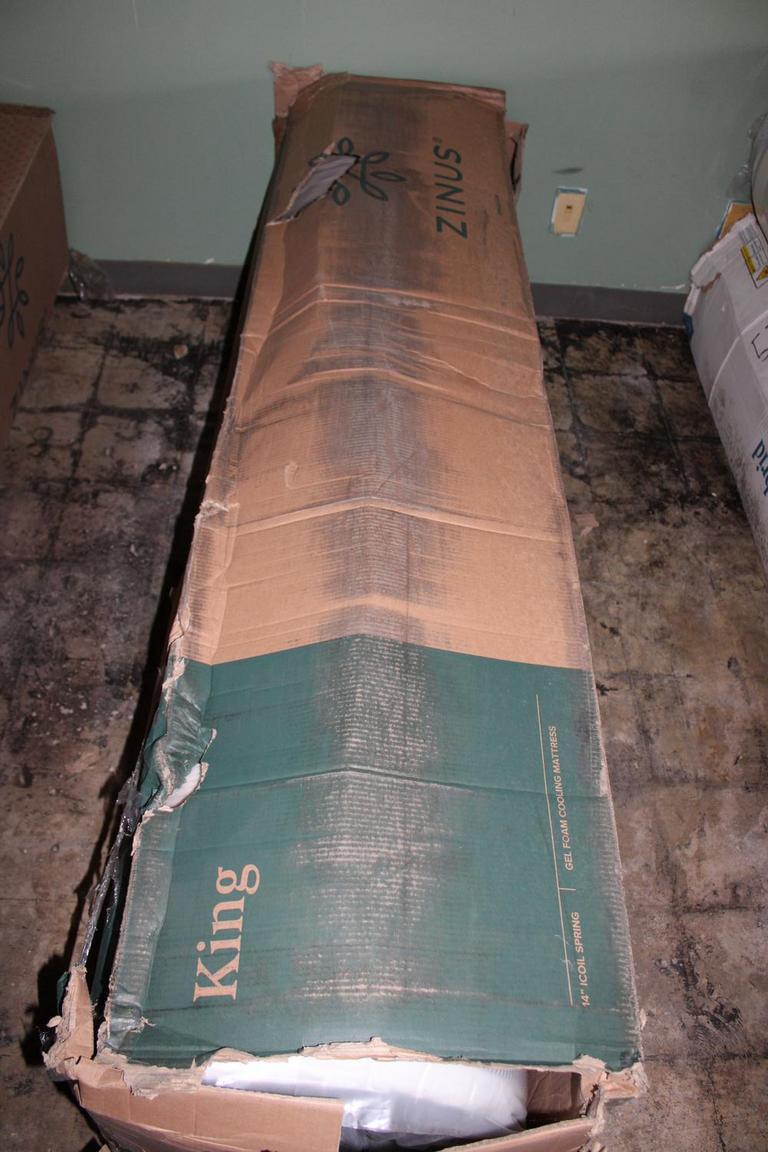 Auction Ohio Zinus King Mattress