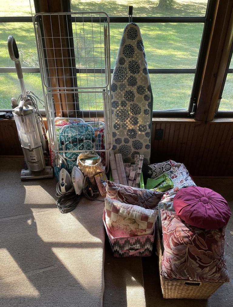 Auction Ohio Shark Vacuum & Ironing Board