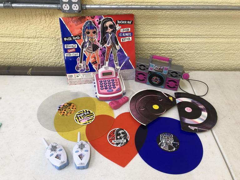 Auction Ohio LOL Karaoke Machine/Records