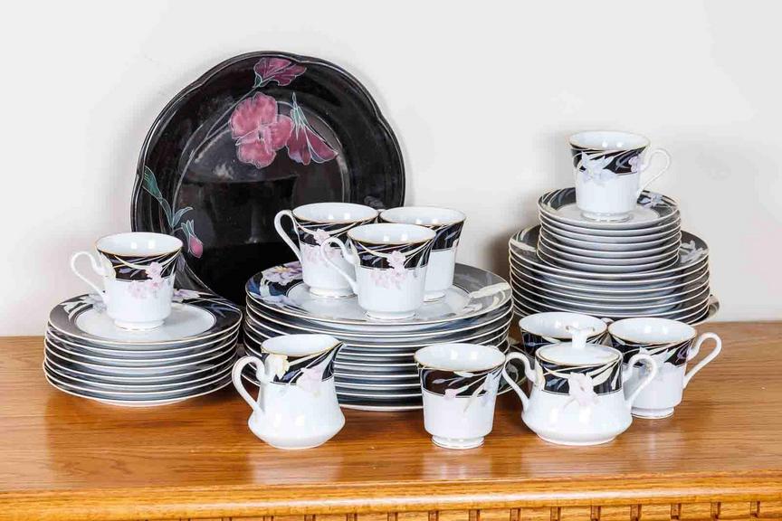 Auction Ohio Mikasa China Set "Charisma"
