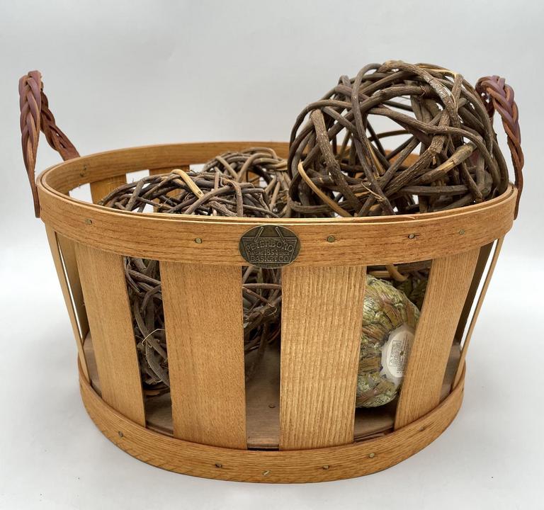 Auction Ohio Peterboro Basket & Décor