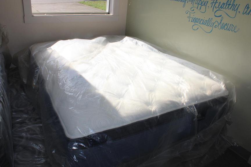 Auction Ohio Serta Perfect Sleeper Mattress