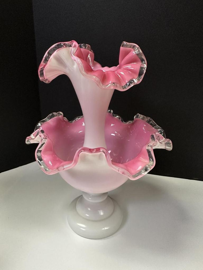 Auction Ohio Fenton Epergne Single Horn