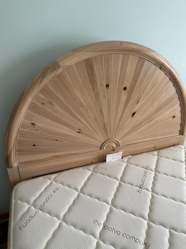 Auction Ohio Lovely, quality fan headboard