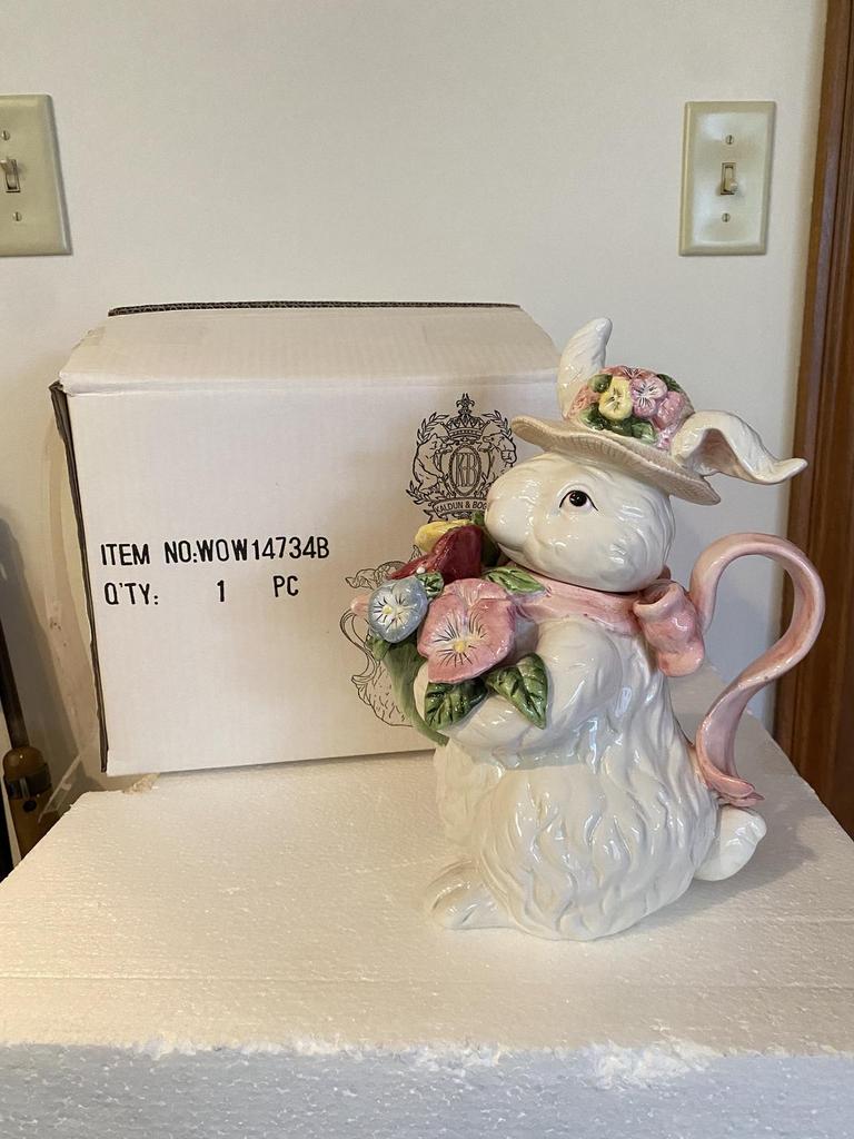 Auction Ohio Bunny teapot