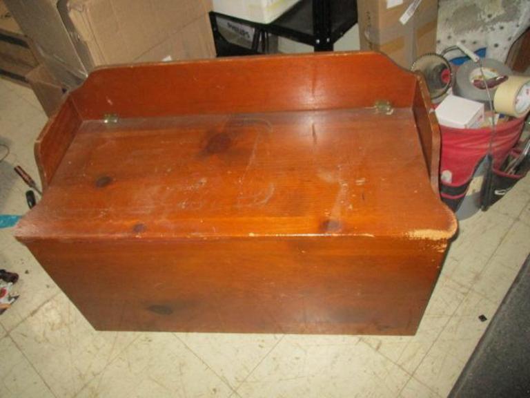 Auction Ohio Wooden Toy Box